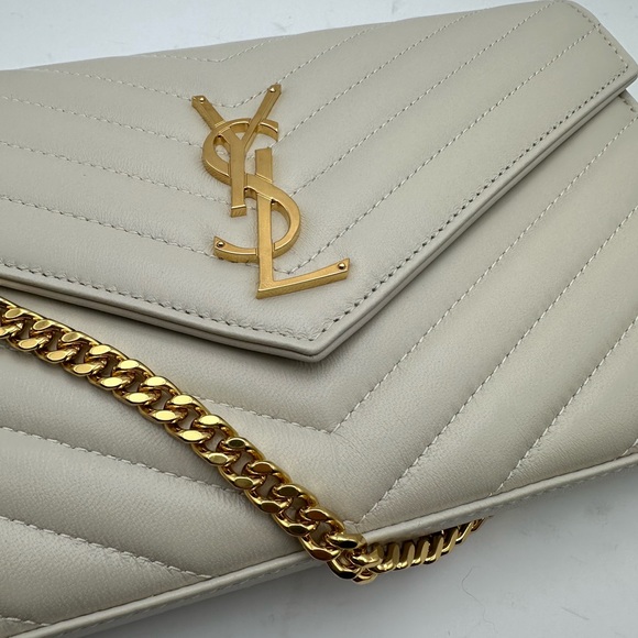 CLASSIC CASSANDRE CHAIN WALLET IN GRAIN DE POUDRE LEATHER - Picture 9 of 9